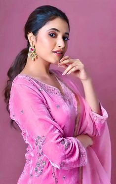 Priyanka Arul Mohan, Indian Woman, Photos Hd, Beautiful Smile Women, Stylish Girl, Pink Dress, Saree