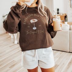 Get ready to be OBSESSED with your new Espresso Martini sweatshirt. It's the cutest and most trendy way to emit all those social club vibes! This is the perfect cocktail crewneck! Great as a gift! * Q U I C K * F A C T S * ✺ 50% Cotton, 50% Polyester ✺ Wash and dry normally inside out (on cool for best results) * S I Z I N G * ✺Gildan 18000 ✺ Sizing is unisex so runs like men's, though not overly large ✺ Most women find their typical size works best, since they are meant to fit a touch loose ✺ S Espresso Martini Sweatshirt, Trendy French Terry Crew Neck Tops, Graphic Print French Terry Tops For Loungewear, French Terry Tops With Graphic Print For Loungewear, Relaxed Fit French Terry Tops With Letter Print, Relaxed Fit Tops With Letter Print In French Terry, Club Vibes, Club Sweatshirts, Perfect Cocktails