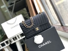 CHL Chevron Classic Handbag Gold Toned Hardware Black For Women Chanel Chevron, Birkin Kelly, Louis Vuitton Shirt, Classic Flap Bag, Gold Handbags, Classic Handbags, Rich Life, Dress Girl, Evening Clutch Bag