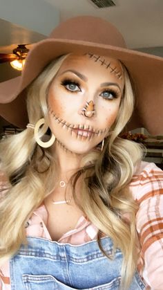 Lady Scarecrow Makeup, Scarecrow Women’s Makeup, Easy Scare Crow Halloween Makeup, Easy Cute Scarecrow Makeup, Crow Costume Womens Makeup, Scarecrow Make Up Ideas, Halloween Hair And Makeup For Work, Scary Crow Makeup, Kid Scarecrow Makeup