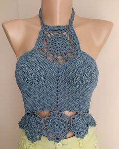 Elevate your summer wardrobe with our Handmade Crochet Halter Top, designed for boho-chic lovers and festival-goers. 🌞 This unique piece is perfect for beachwear or casual outings. Handmade Craftsmanship: Each top is intricately crocheted by skilled artisans, ensuring high quality and attention to detail. Boho Style: Embrace your inner bohemian with this stylish and airy halter top, perfect for summer vibes. Comfortable Fit: The adjustable tie at the neck and secure buttons at the back ensure a Boho Style Summer, Crochet Halter Top, Summer Crop Top, Bohemian Mode, Boho Fashion Summer, Mode Boho, Crochet Halter, Crochet Halter Tops, Festival Clothing