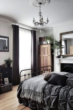 chambre a coucher style masculin exemple couleur dominante blanc avec accessoires sombre rideaux linge de lit armature lit métal noir Interior Design Minimalist, Light Wood Floors, Elegant Bedroom, Trendy Bedroom, Home Design Decor, Modern Bed, Minimalist Bedroom, Bed Room, My New Room