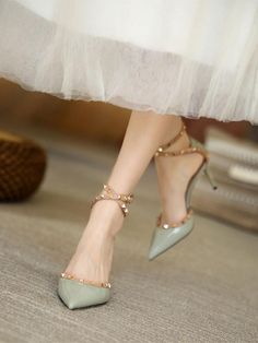 Dressy Teen Shoes, Hill Shoes Classy, Ankle Shoes For Women, Quince High Heels, Light Green High Heels, Shoes For Standing All Day Woman, Sage Green Heels Wedding Shoes, Front View Shoes, Sage Green Shoes