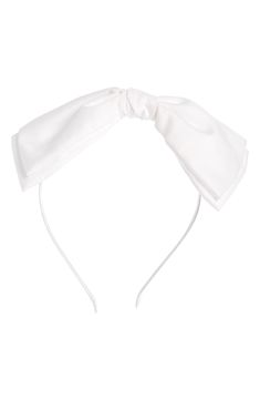 Accessorize your look with this slender headband topped with an oversized bow for a little drama. 1/4" band width; 2 1/2" x 7 3/4" bow Textile/plastic Imported Not available for sale and shipment to Germany White Bow Headband, White Headbands, White Hair Bow, White Hair Bows, Digital Closet, Bow Headband Hairstyles, White Headband, White Bow, Fabric Gift Bags