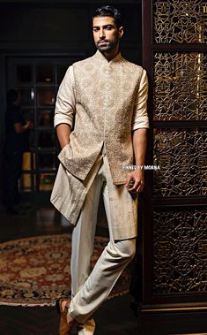 Tarun Tahiliani - India 🇮🇳 Mens Party Wear, Nikah Outfit, Blazer Outfits Men, Indian Fashion Trends, Sherwani For Men