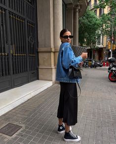 High Top Sneaker Outfit, Emelie Lindmark, Looks Jeans, Skandinavian Fashion, Outfits With Converse, Mode Casual, Looks Street Style, Looks Chic, 가을 패션