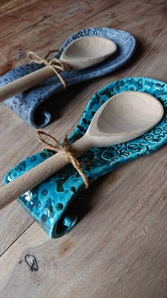 A beautiful spoon rest in a gorgeous speckled Turquoise glaze.  This thoughtfully made, ceramic spoon rest is designed to hold cooking utensils like spoons, ladles, and spatulas while you're preparing food. Made from earthenware clay, it provides a clean and safe surface to place your utensils, preventing drips and spills on your stovetop or countertop. This spoon rest is designed with an intricate lace design, adding a touch of style to your kitchen. Both practical and aesthetically pleasing, making this a useful addition to any culinary workspace! Ceramic Spoon Rest, Slab Pottery, Spoon Rests, Hand Built Pottery, Pottery Crafts, Diy Pottery, Ceramic Spoons