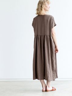 "Handcrafted Oeko-Tex Standard certified 100% European linen smock dress ideal for everyday wear. Perfect for springtime or chilly summer days. Always dress to kill! Neckline: round Silhouette: shift Length: ±48\"/120cm (we can make adjustments) Sleeve length: short Pockets: side seam Details: *Colour shown: moss green/ wood brown/ blue *Model is wearing size M *Medium weight *Maternity-friendly *Relaxed fit *Not-ironed (and no need to) *Handmade by @LinenCloud Easy care: - Machine wash gentle - Brown Linen Dress For The Beach, Casual Brown Linen Maxi Dress, Brown Linen Dresses With Pockets, Casual Brown Linen Dress With Relaxed Fit, Linen Lagenlook Maxi Dress With Relaxed Fit, Lagenlook Linen Maxi Dress With Relaxed Fit, Casual Flax Color Relaxed Fit Dress, Oversized Linen Maxi Dress In Casual Style, Oversized Linen Casual Maxi Dress