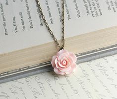 . Rings Aesthetic, Chic Flowers, Rose Necklace, Cute Necklace, Flower Jewelry, Floral Jewellery, Girly Jewelry, Bridal Necklace, Country Chic