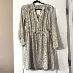 Brand New H&m Fall Daywear Dress, H&m V-neck Midi Dress For Fall, H&m Fall Day Out Dress, H&m Dress For Daywear In Fall, H&m Fall Dresses For Day Out, H&m Dresses For Fall Day Out, H&m Dresses For Day Out In Fall, Casual Flowy Midi Dress By H&m, Flowy Casual Midi Dress By H&m