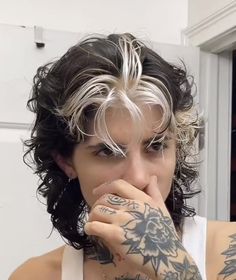 Messy Mullet Women, Masc Lesbian Haircut Medium Length, Long Masc Hairstyles, Cool Masc Haircuts, Short Masc Hairstyles For Women, Masc Undercut Hairstyles, Medium Grunge Haircut, Short Curly Nonbinary Hairstyles, Hair Dye Styles For Short Hair