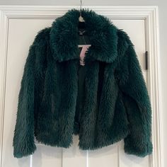 Never Worn! I Purchased This Jacket For An Even That Was Canceled. Super Cute And Incredibly Soft! Green Long Sleeve Outerwear With Faux Fur Trim, Green Outerwear With Faux Fur Lining For Cold Weather, Green Fall Outerwear With Faux Fur Trim, Winter Green Faux Fur Outerwear, Green Faux Fur Long Sleeve Outerwear, Green Faux Fur Outerwear With Long Sleeves, Green Faux Fur Outerwear For Fall, Oversized Sherpa Jacket, Camo Puffer Jacket