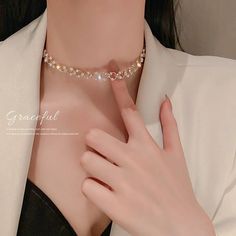 Radiate confidence and style with our Pearl Choker Necklace, infused with Kpop vibes. This accessory is a symbol of bold femininity, perfect for the f Snake Pendant, Estilo Chic