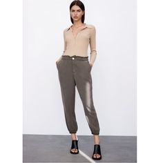 Flowy Baggy Pants High-Waisted Pants With Elastic Waistband. Front Pockets. Elastic Cuffs. Front Zip And Button Closure. Color: Dark Khaki Size: Large Chic Summer Cargo Pants For Loungewear, Trendy Straight Leg Sweatpants For Fall, Trendy High-waisted Khaki Pants, Khaki High-waisted Pants For Fall, Fall Khaki High-waisted Pants, Trendy Bottoms With Elastic Cuffs For Spring, Trendy Harem Pants With Pockets For Workwear, Khaki Bottoms With Elastic Waistband For Fall, Summer Tapered Leg Bottoms With Button Cuffs