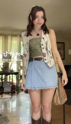 Style Inspiration Feminine, Movie Outfit Ideas Casual Summer, Cowgirl Style Outfits Casual, Cute Concert Outfit Ideas, Lizzy Mcalpine Concert Outfit, Hozier Concert Outfit Ideas, Easy Outfit Ideas Summer, Thrifty Outfits, Concert Outfit Women