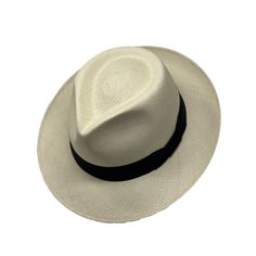 The quintessential Panama hat is the epitome of style and elegance. Long time ago this Masterpiece was a men’s hat now its for anyone that wants to look in style. El Galpon's tribute to the Spanish Caribbean & Puerto Rican Hat tradition. Handmade in Ecuador, designed in Puerto Rico. Super Fine Panama hat Grade 11/12 Labor Time 35 days Leaves per square inch 23-24 --- El sombrero de Panamá por excelencia es el epitome de estilo y elegancia. Hace mucho tiempo, esta Obra Maestra era un sombrero White Classic Hat With Curved Brim, Classic White Hat With Curved Brim, Classic Short Brim Felt Hat For Beach, Classic Flat Brim Felt Hat For Beach, Classic Flat Brim Felt Hat For The Beach, Classic Solid Boater Hat With Flat Brim, Classic Boater Hat With Flat Brim, Classic Flat Brim Straw Hat, Elegant Fedora With Curved Brim For Travel