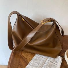 Specification: 【Type】:Shoulder Bag/Crossbody Bag/Handbag 【Material】:PU 【Width】:38cm 【Height】:28cm 【Thickness】:18cm 【Internal Capacity】:Wallet, Key Case, mobile phone, makeup, paper towel, etc Leather Shopper Bag, Big Bags, Casual Tote, Large Tote Bag, Shopper Bag, Large Tote, Guangzhou, New Bag, Shoulder Bag Women