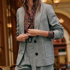 Perfect Transitional Jacket /Blazer From Summer To Fall. Shawl Collar Jacket Long Sleeves With Button Line At The Cuffs Two Horn Buttons Two Patch Pockets At The Front Back Vent Lined Length: 68.5 Cm / 27 In (For A Size 38) Chic Blazer With Button Cuffs And Suit Collar, Notch Lapel Tweed Jacket With Button Cuffs For Work, Tweed Notch Lapel Jacket With Button Cuffs For Work, Workwear Tweed Jacket With Lapel Collar And Button Cuffs, Spring Tweed Jacket With Suit Collar And Pockets, Tweed Jacket With Lapel Collar For Work, Chic Tailored Button-up Blazer, Fall Blazer With Button Cuffs And Suit Collar, Spring Casual Tweed Jacket With Suit Collar