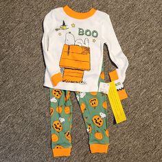 Peanuts Snoopy And Woodatock Halloween Pajama Set. New With Tags, White And Orange Halloween Pumpkin Print. Baby Size 18m, Unisex Style. White Cartoon Print Sleepwear Set, White Sleepwear For Fall Sleepover, White Sleep Sets For Fall, White Cartoon Print Sets For Fall, Playful Cartoon Print Sets For Fall, Playful White Sleepwear For Fall, Cute White Sleepwear With Character Print, Cute White Character Print Sleepwear, Fun White Pajama Party Sets