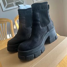 Ugg Brooklyn Chelsea Boot Size 8.5 Worn 2 Times, Like New. Shoes Ugg, Ugg Black, Chelsea Boot, Womens Uggs, Ugg Shoes, Chelsea Boots, New Color, Bootie Boots, Brooklyn