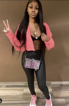 Pink Leather Jacket Outfit, Cropped Hoodie Outfit, Black Leather Jacket Outfit, 16th Birthday Outfit, Dinner Fits, Outfit Baddie, Outing Outfit, Fest Outfits