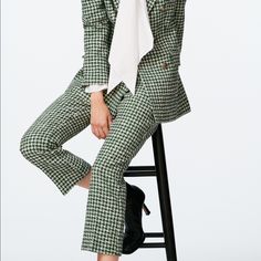 Houndstooth Mini Flare Pants With Button And Zip Closure . Brand New With Tags. Size L. Full Waist 30” Length 37.5” Inseam 25” Rise 12.5” Tailored Houndstooth Bottoms For Fall, Fitted Trousers With Houndstooth Pattern, Fitted Houndstooth Trousers, Zara Straight Pantsuit For Office, Zara Pantsuit For Office, Zara Office Pantsuit, Tailored Pants For Spring Office Wear, Spring Workwear Dress Pants With Button Closure, Spring Office Dress Pants With Button Closure