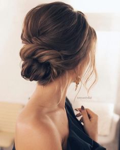 Sanggul Modern, Hairstyle Inspiration, Updos For Medium Length Hair, Low Bun, فستان سهرة, 짧은 머리