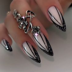 Nail Designs Black French Tip, Cateye Nailart French Tip, Black And White Nail, Fancy Nails Designs, Stylish Nails Designs, Nails Design With Rhinestones, Pretty Nail Art Designs, Nail Art Designs Videos