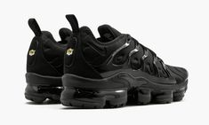 The Nike Air VaporMax Plus "Triple Black" originally released in 2018.  It is a fusion model that combine Nike's futuristic VaporMax cushioning system with the design DNA of the popular Nike Air Max Plus.  A neoprene upper sporting similar details to the 1998 runner is accented by reflective tabs running up the tongue.  A black TPU lacing cage has been added to resemble the represent the overlays on the original Air Max Plus.  Special "Vm Air" logos don each heel and insole as a nod to the yello Black Vapormax Shoes, Vapor Max Outfit, Black Vapormax, Triple Black Shoes, Nike Vapor Max, Vapor Max, Air Vapormax Plus, Nike Air Vapormax Plus, Air Vapormax