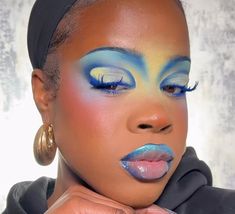 Paint Makeup Look, Blue Face Makeup Halloween, Creative Colorful Makeup, Glam Drag Makeup, Crazy Eye Makeup Creative, Makeup Ideas Colorful Creative, Blue Creative Makeup, Crazy Makeup Art, Drag Race Makeup