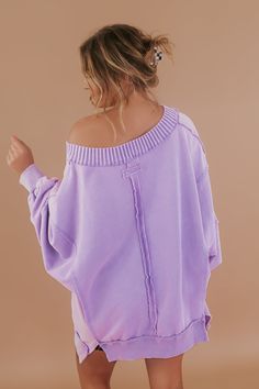 Turn heads in our Live in it Oversized V Neck Sweatshirt! This oversized sweatshirt features an exposed seam and v neckline. Perfect for making the ultimate comfy + cute look! An ECB must have! Oversized sweatshirt V Neck Lavender Exposed seam Ribbed details around neckline 2 functional front pockets Measurements: Measured laying flat - Boxy Oversized FitSmall: Bust: 66” - Medium: Bust: 68” - Large: Bust: 70” Model Specs: Emily is wearing a size small in the photo. How will this item fit you? Ch V Neck Sweatshirt, Cute Lazy Outfits, Cute Preppy Outfits, Causual Outfits, Dressed To Kill, Purple Sweater, Arte Popular, Really Cute Outfits