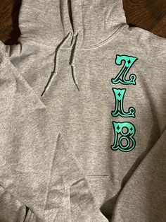 Vintage looking Oklahoma Smokeshow hoodie with your choice of colors! Country Girl Outfits, Western Hoodies, Cute Country Couples, Casual Country Outfits, Southern Outfits, Country Style Outfits, Western Wear Outfits, Cute Country Outfits