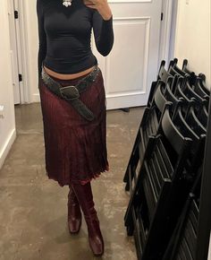 Midi Skirts And Boots, Long Skirt Outfits, Outfit Inspo Fall, Fashion Lookbook, Lookbook Outfits, Fashion Killa, Look Cool, Fashion Inspo Outfits, Spring Outfits