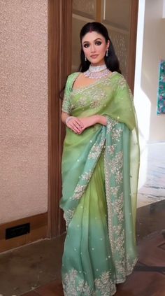 Silky Saree, Saree With Designer Blouse, Blouse Designer, Perhiasan India, Saree Designer