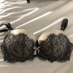 Make Me An Offer I Can’t Refuse! Nwot Elegant Fitted Gray Bra, Elegant Gray Underwire Bra, 32d Bra, Make Me An Offer, Women's Intimates, Black Gray, Black And Grey, Victoria's Secret, I Can