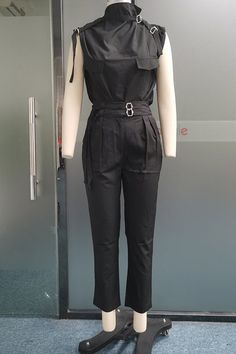 Fitted Strapless Jumpsuit With Pockets, Fitted Strapless Sleeveless Jumpsuit With Pockets, Chic Sleeveless Fitted Overalls, Black Sleeveless Overalls For Work, Chic Fitted Sleeveless Overalls, Black Sleeveless Workwear Overalls, Sleeveless Black Overalls For Workwear, Chic Non-stretch Sleeveless Overalls, Sleeveless Black Overalls For Spring