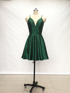 Spaghetti Straps Emerald Green Homecoming Dress for Hoco Emerald Green Homecoming, Prom Dress Dark Green, Emerald Green Homecoming Dresses, Green Homecoming Dress, Prom Dress Dark, Green Homecoming Dresses, Handmade Wedding Dresses, Dress Cheap, Verde Smeraldo