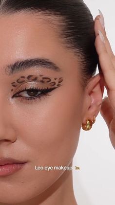 Leo Eye Makeup 
Eye Makeup Tutorial 
Zodiac Makeup 
Bold Makeup 
Lioness Look 
Eye Makeup Inspo 
Makeup Tutorial 
Beauty Tutorial 
Makeup Inspiration 
Bold Beauty Safari Eye Makeup, Celebrities With Big Eyes, Leo Eye Makeup, Safari Makeup Ideas, Leo Makeup Looks, Eye Makeup Ideas Tutorial