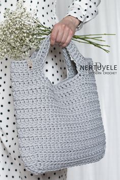 Stylish, roomy, soft and cosy crochet tote bag for those who love comfortable things! 𝙎𝙄𝙕𝙀 Approx. Dimensions of the finished tote bag: H e i g ht: ± 35 cm (13.8 inches) and ± 40 cm (15.7 inches) with handles. W i d t h : ± 37 cm (14.6 inches) Knitted Tote Beach Bag, Cosy Crochet, Grey Purse, Handwoven Bag, Crochet Tote Bag, Crochet Tote, Rope Handles, Summer Crochet, Handle Bag