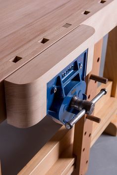 a workbench with a viset and vice on it