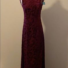 Beautiful Burgundy Michelangelo Bridesmaids Dress Size 6 With Tags Fitted Holiday Maxi Dress For Bridesmaids, Fitted Maxi Dress For Bridesmaid At Holiday, Goth Bridesmaid Dresses Burgundy, Red And Black 90s Prom Dress, Dark Red 90s Dress, Grey Homecoming Dress, Bridesmaids Dress Color, Metallic Prom Dresses, Silver Prom Dress