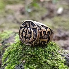 The Halloween pumpkin rings are made by hand casting from Italian bronze, silver plated bronze or Silver 925. The witch ring is made with pumpkin carving on front and number 13 with bats on sides.If you looking for some scary, spooky or creepy jewelry for halloween - you found it. This rinmg can be also used as gothic or witchy jewelry Weight (depends on size): +/- 17 gm or 0.6 oz ! The ring transports in a wooden box ! Witchy Rings, Spiritual Rings, Creepy Jewelry, Spooky Jewelry, Rings Gothic, Witch Ring, Pumpkin Ring, Hand Casting, Witch Rings