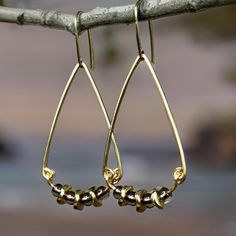 Glass and metal earrings - gold *This is the exact pair you will receive Metal Earrings, Earrings Gold, Making Ideas, Favorite Jewelry, Jewelry Earrings Dangle, Gold Earrings, Dangle Drop Earrings, Dangle Earrings, Jewelry Earrings