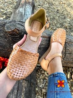 Hippie Shoes, Mexican Huaraches, Mexican Sandals, Boho Shoes, Platform Shoes Heels, Huarache Sandals, Shoes Cute, Boho Sandals, Womens Summer Shoes