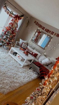 Xmas Apartment Decorations, Christmas Light Around Tv, Christmas Decorated Apartments, Christmas Inspo Decor Apartment, Small Apartment Christmas Decor Ideas Traditional, Simple Christmas House Decor, Christmas Apartment Decorations Balcony, Small Dining Room Christmas Decor, Decorating First Home