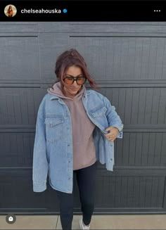 Chelsea Houska Nashville Style Outfits, Trendy Mom Outfits, Birkenstock Outfit, Womens Winter Fashion Outfits, Winter Fashion Outfits Casual, Workout Attire, Cute Comfy Outfits, Outfit Inspo Fall