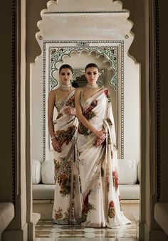 Fashion Photography Indian, Photography Indian, Nikkah Dress, Stunning Fashion, Modern Saree, Saree Design, Ghagra Choli