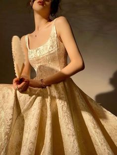 Victorian Dresses, Gaun Fashion, Prom Dress Inspiration, Fairytale Dress, Modieuze Outfits, Glam Dresses, Gold Dress, Mode Inspiration, Holiday Dresses