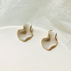 Floral Petal Studs/Handmade Abstract Statement Earrings/Elegant Gifts) is a perfect gift for Women, Her, and Bridesmaids This earring has a simple and elegant design. Wear this Elegant Earrings at work, on vacation, on special occasions and draw all the attention on you. * It is a product that will satisfy women of all ages. This product is an ideal gift for mother's day, birthday, anniversary and many special occasions. 💕Thank you for visiting CaitlynArtStudio. We are always trying to provide you the best quality jewelry at an affordable price. Made with lots of love and care. Please feel free to contact me with Custom Orders or Any Questions. 💕Processing time is 1-3 business days. We'll ship them out as soon as your order is made, and you'll be notified once the package has been shippe Elegant Irregular Jewelry For Party, Elegant Irregular Shaped Earrings Gift, Asymmetrical Jewelry, White Studs, Ceramic Earrings, Jewelry Elegant, Ceramic Earring, Earrings Elegant, Elegant Gifts