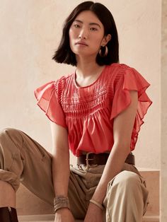 Soft with delicate pintucks, our lightweight ruffle-sleeve top is semi-sheer and made from 100% cotton for luxurious summer-day charm.  SWING FIT: Cut for a flowing, A-line fit.  No waist definition.  Crew neck with button-keyhole at back.  Straight Pastel Top, Casual Work Attire, Ruffle Sleeve Blouse, Top Banana, Ruffled Sleeve Top, Dress Shirts For Women, Banana Republic Dress, Pin Tucks, Summer Shirts